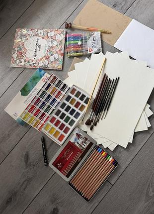 Лот для рисования: акварельная краска, пастельные карандаши, кисточки и тд