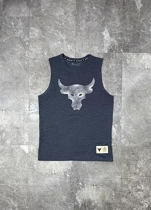 Спортивна майка under armour project rock андер армор проект рок безрукавка для залу фітнесу тренувань чоловіча борцовка сіра меланж dwayne the rock