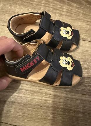Босоніжки для хлопчиків mickey чорні, розмір 20-21