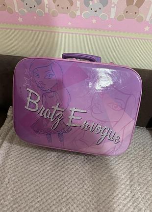Продам валізу-кейс bratz