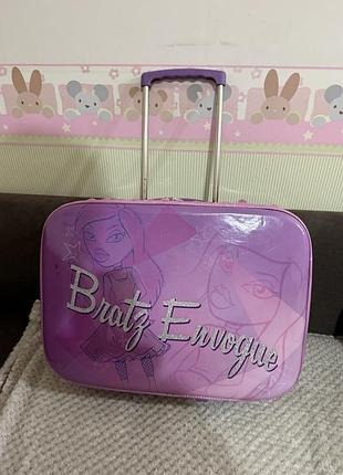 Продам валізу-кейс bratz 2