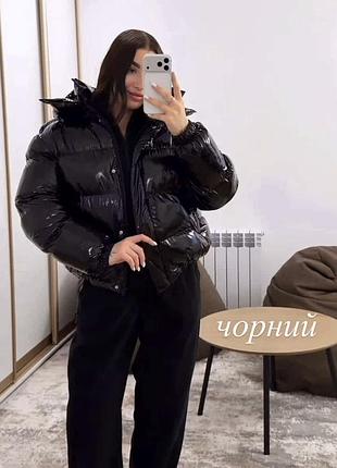 Чорний лаковий пуховик зимовий
