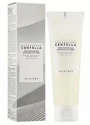 Осветляющая пенка для умывания skin1004 madagascar centella tone brightening cleansing gel foam
