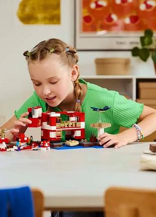 Конструктор lego minecraft грибний будинок 9
