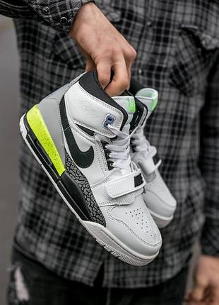 Сірі чоловічі кросівки nike air jordan legacy grey green black х джордан 40