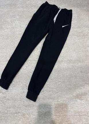 Чоловічі спортивні штани nike чорні утеплені