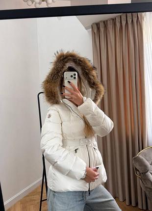 Жіночий пуховик moncler білий з хутром