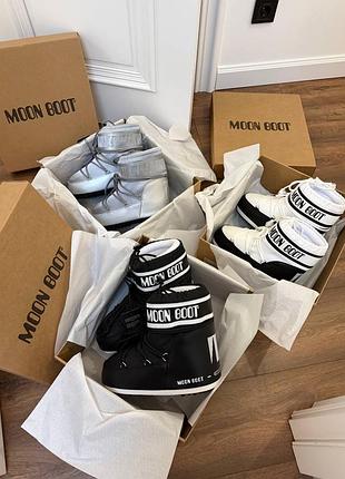 Чоботи жіночі moon boot чорні, білі