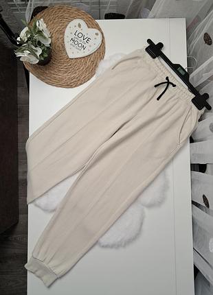 Джоггеры светло-бежевые свободного кроя от zara 10 лет (140)