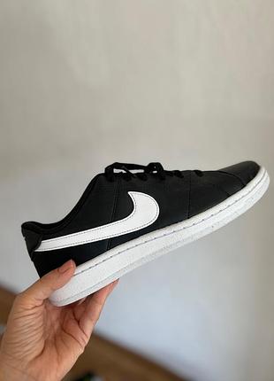 Кросівки nike чорні з білим логотипом