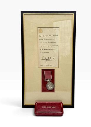Архивный комплект с серебряной медалью british empire medal (b.e.m.), принадлежавший альфреду к. (джеку) уайту. англия, 1957 год.