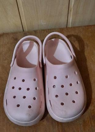 Шльопанці crocs рожеві