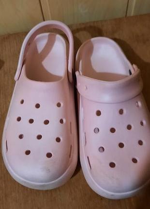 Шльопанці жіночі crocs рожеві