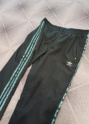 Спортивные штаны adidas