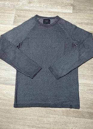 Мужской серый свитер jack & jones , размер m-l .