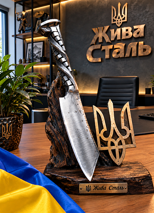 Кований ніж
 власна робота  ніж із жд костиля сталь 65г