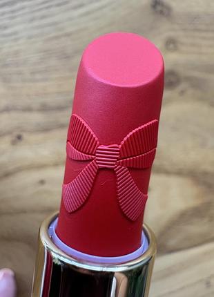 Помада для губ estée lauder pure color envy limited edition red ribbon