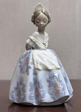 Фарфоровая статуэтка lladro «пепита».