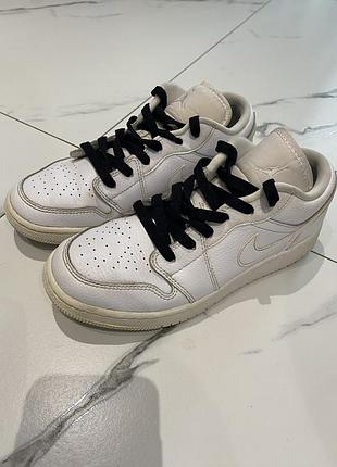 Кросівки унісекс nike air jordan білі