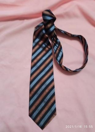 Красива шовкова чоловіча краватка