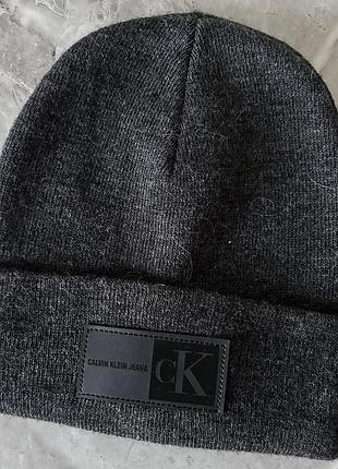 Чоловіча шапка calvin klein jeans