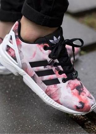 Женские кроссовки adidas с цветочным принтом