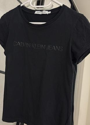 Жіноча футболка calvin klein чорна
