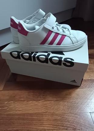 Кросівки для дівчинки adidas білі з рожевими смужками