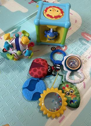 Розвивальні іграшки для малюків fisher-price бізі куб, гризун, брязкальця різнокольорові