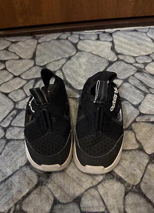 Кросівки дитячі adidas 360 сандалі j чорно-білі
