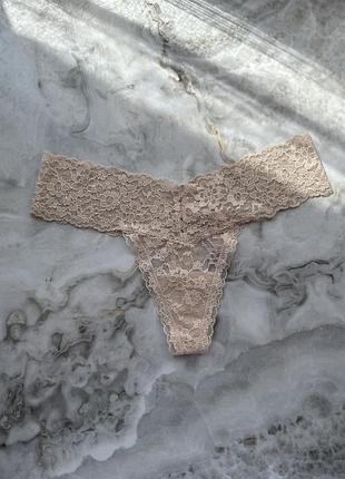 Трусики жіночі victoria’s secret стрінги мереживні нюдові