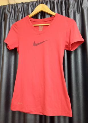 Футболка жіноча тренувальна nike dri-fit червона xs