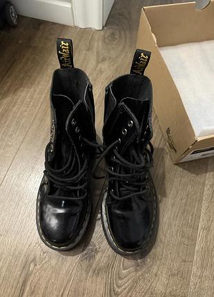 Взуття dr martens