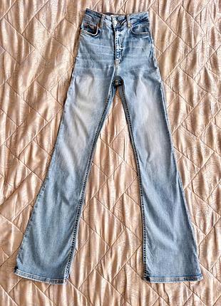 Жіночі джинси zara кльош блакитні xs, s.