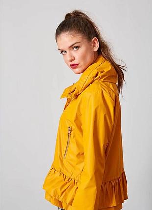 Легка куртка або вітровочка від zara