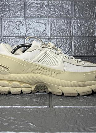 Чоловічі кросівки nike zoom vomero roam beige fv2295-101
