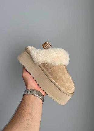 Женские бежевые слипперс ugg funkette platform sand х функет 36