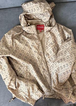 Вітровка жіноча guess бежева з логотипами