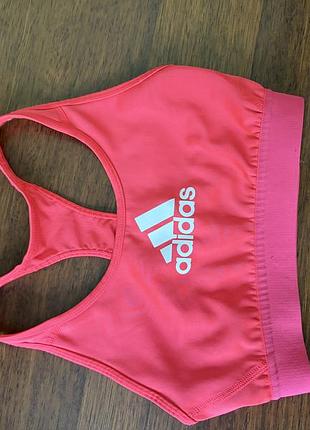 Жіночий спортивний топ adidas коралового кольору