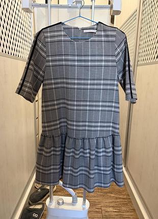 Коротка жіноча сукня zara в клітинку сіра