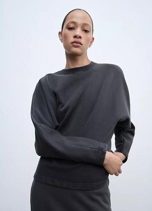 Жіночий світшот з вареним ефектом і обʼємними рукавами zara розмір s