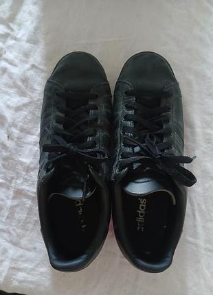 Кросівки унісекс adidas чорні, розмір 41