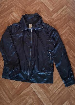 Жіноча куртка-вітровка reebok , 
р. xl(50-52), стан нової