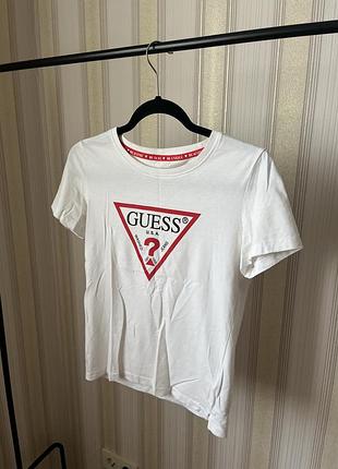Футболка жіноча guess біла з логотипом
