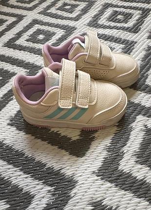 Оригінальні кросівки adidas для дівчинки, розмір 22 (устілка 13 см)