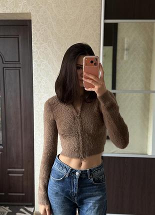 Жіночий кардиган bershka укорочений пухнастий на блискавці коричневий