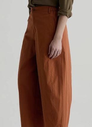 Жіночі брюки-бочки (barrel pants)