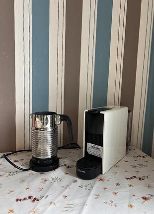 Кавомашина капсульна з капучинатором nespresso