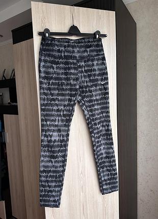 Спортивні лосини в зміїний принт nike dry fit