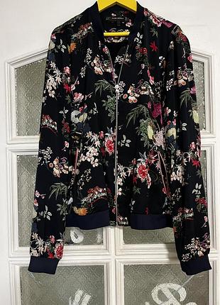 Вітровка жіноча zara в квітковий принт